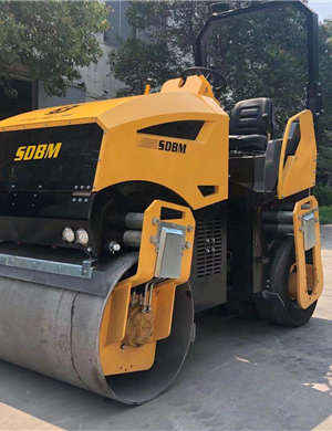 BM4000 Double steel wheel seat roller