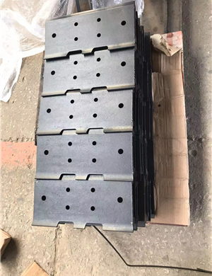 Rubber Track Pad 300*130 P/N 2046286 for  Paver