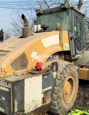 One XCMG 223JE single steel wheel roller in 2015