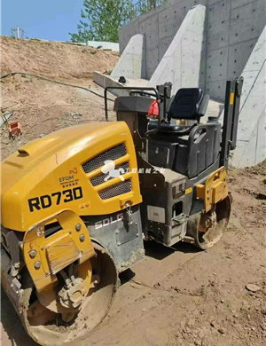 Lingong 3-ton small steel wheel, dual drive and dual vibration