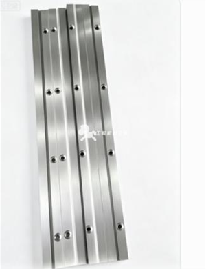 Part number 2235657 for the wear-resistant strip of the asphalt paver's ironing board, 